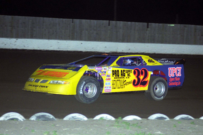 2000 A 32 PAT WEISGRAM