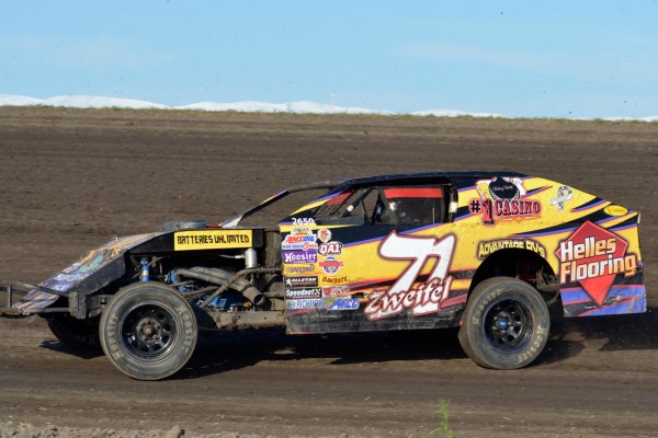 2014 MW 71 TANNER ZWEIFEL 75B.jpg