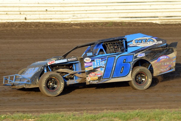 2015 MW 16 BROCK HESS 815A.jpg