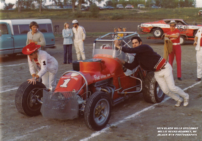 1974 B 1 WILLIE HECKE